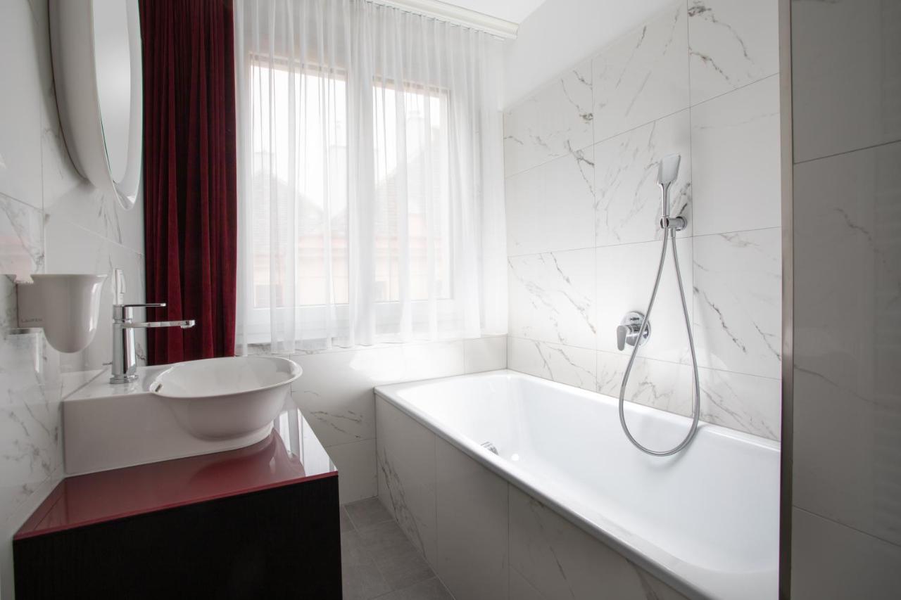 Alpha - Artist Hotel 4*