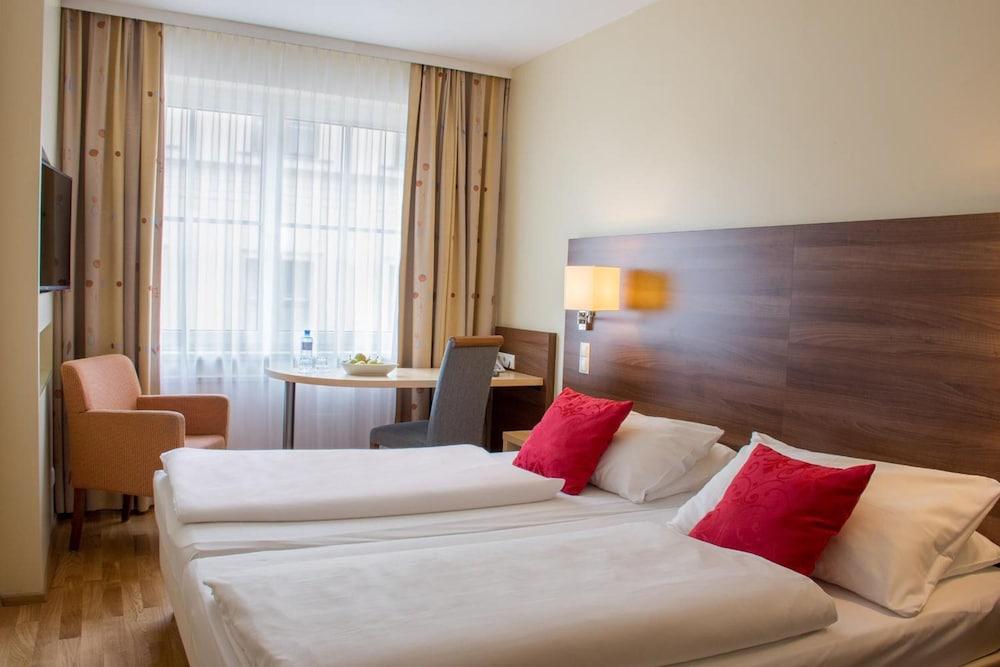 Alpha - Artist Hotel 4*