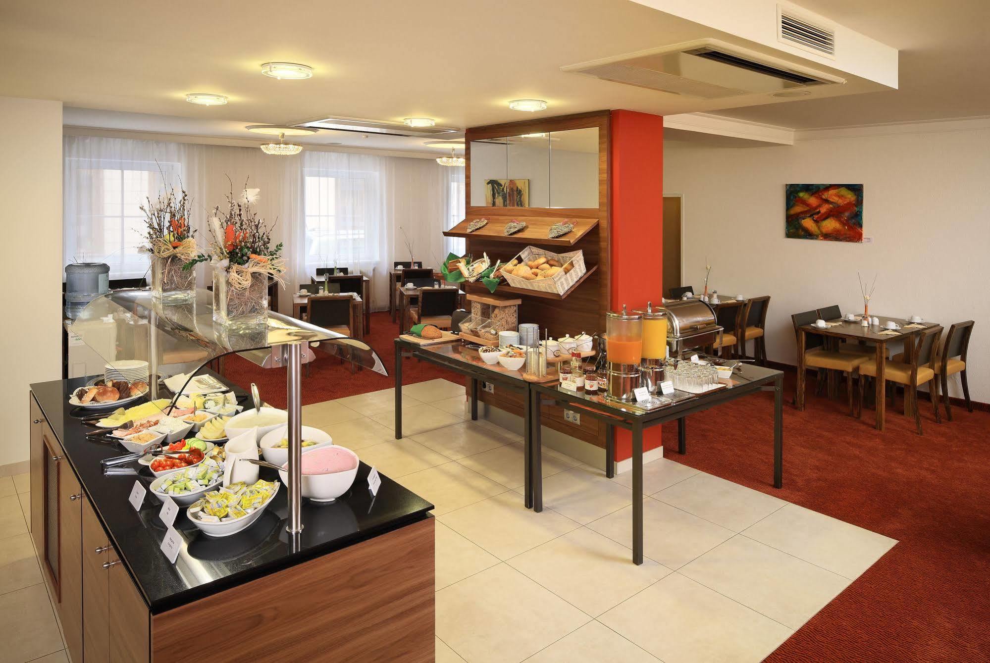 Alpha - Artist Hotel